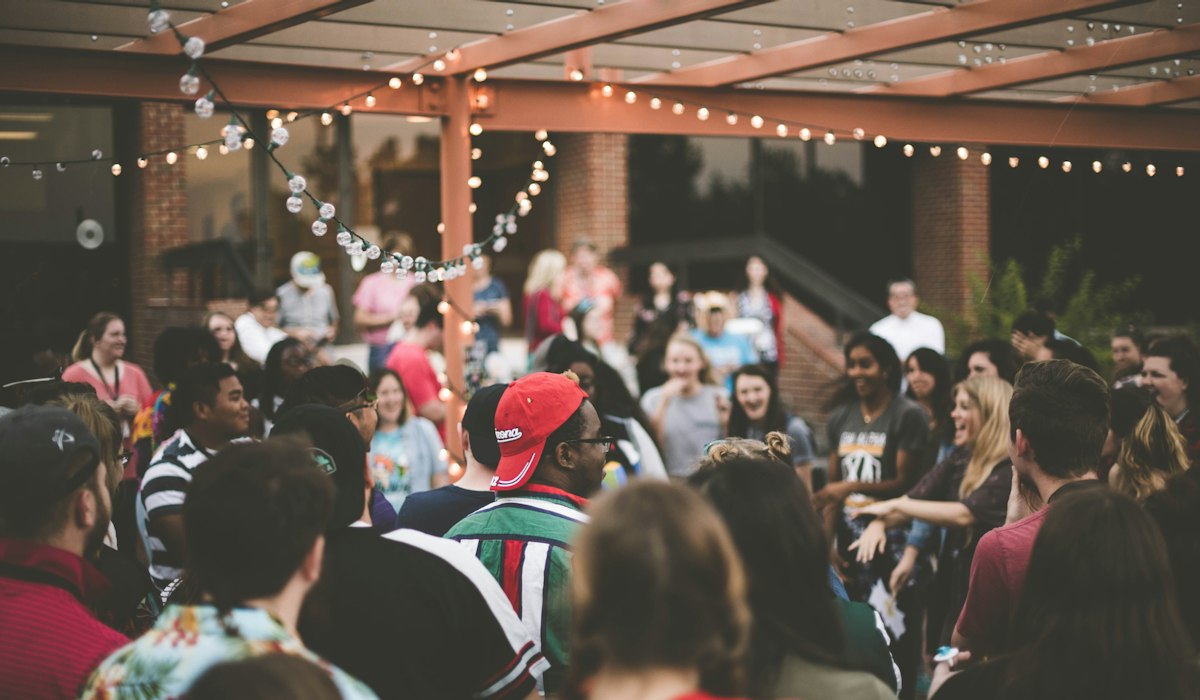 Thanksgiving party games for large groups gathering